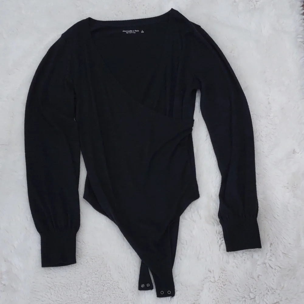 ABERCROMBIE & FITCH TOP. - Picture 9 of 11